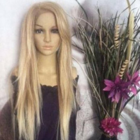 Honey blonde lace front wig  with blonde high lights straight main image 4